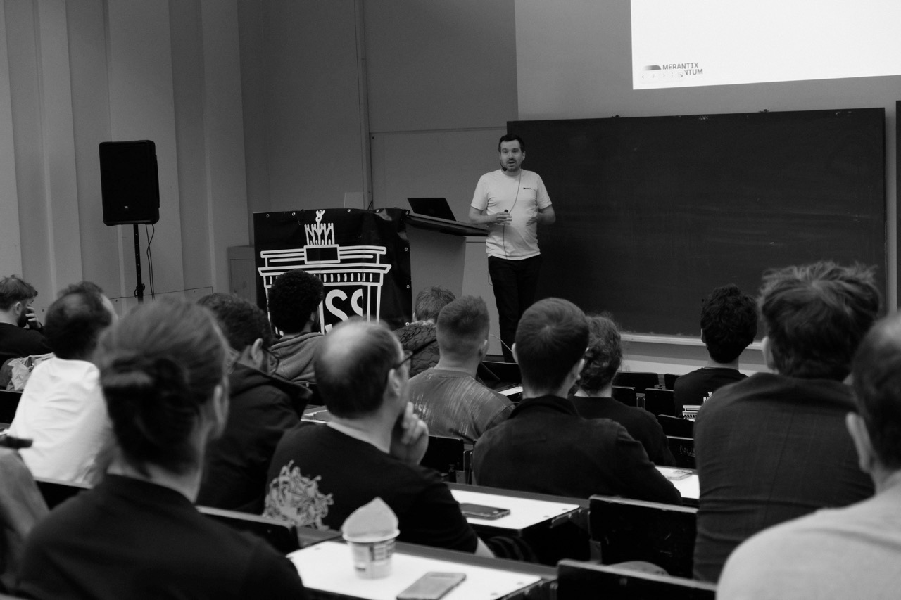 Can Compressing Foundation Models be as Easy as Image Compression? by Dr. Martin Genzel (Merantix Momentum) - April 2025